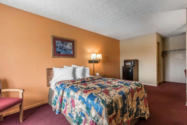 Rodeway Inn image 12