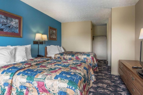 Rodeway Inn image 16