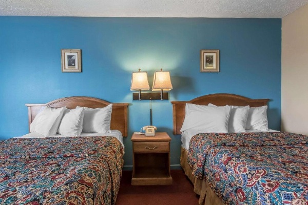 Rodeway Inn image 18