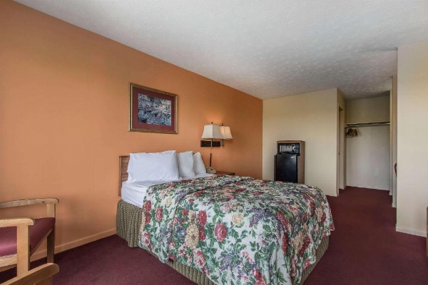 Rodeway Inn image 19
