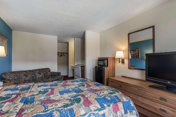 Rodeway Inn image 20