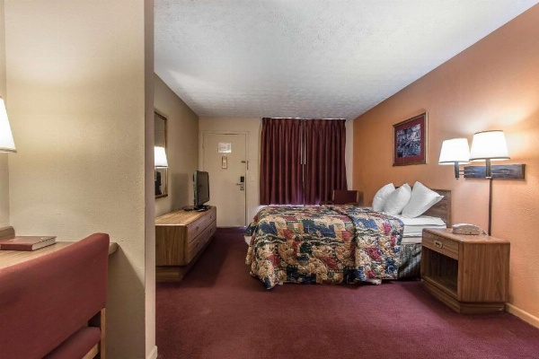 Rodeway Inn image 21