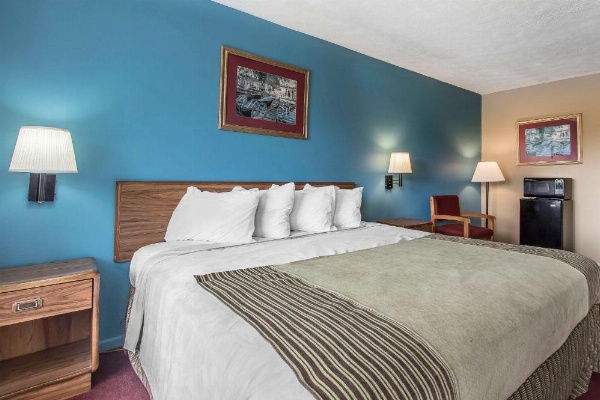 Rodeway Inn image 23