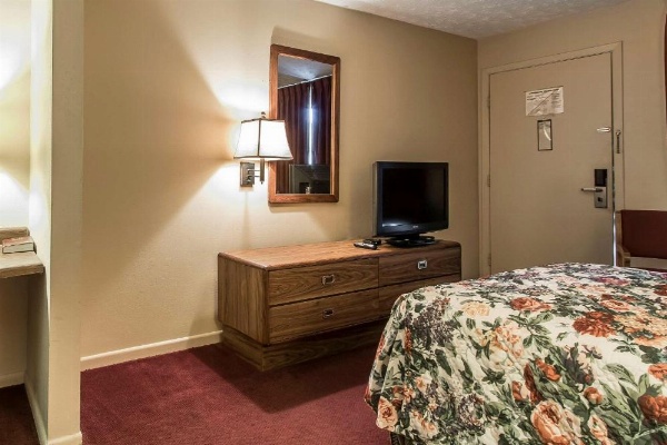 Rodeway Inn image 24