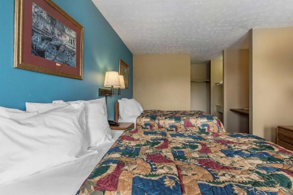 Rodeway Inn image 25