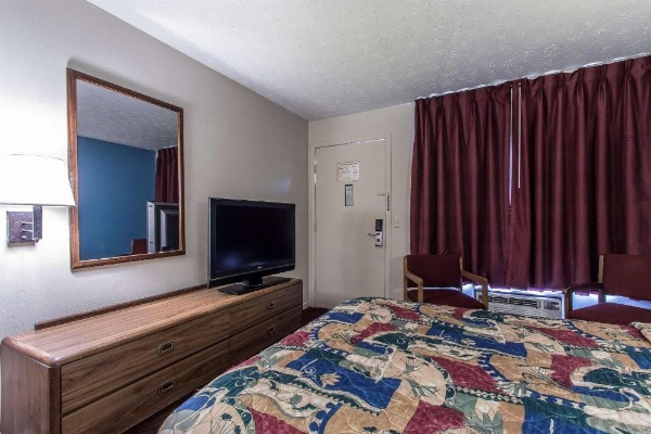 Rodeway Inn image 28