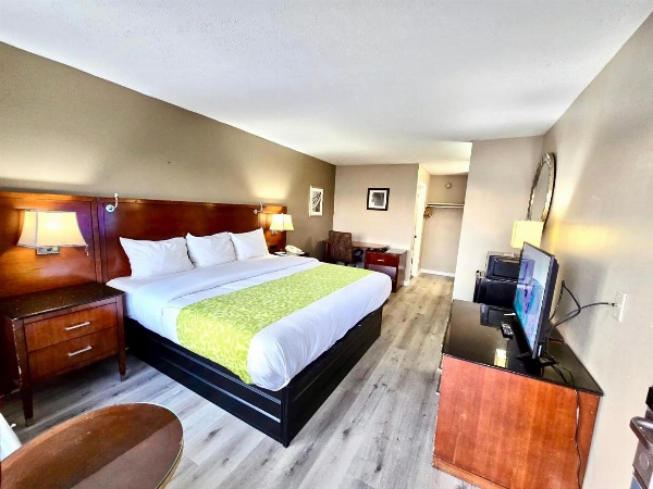 Rodeway Inn image 4