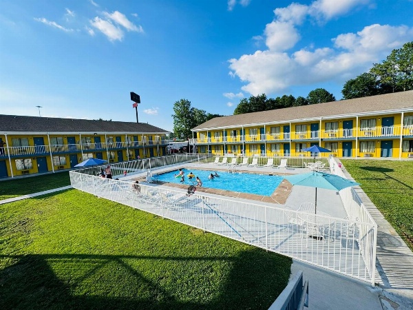 Rodeway Inn image 5