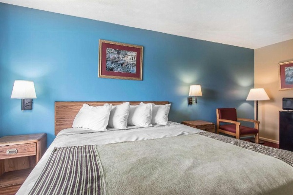 Rodeway Inn image 9